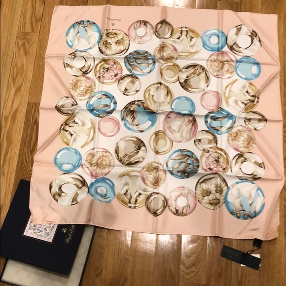 Brooks Brothers Accessories - NWT Brooks Brother’s 100% Silk Ladies Scarf w/box!